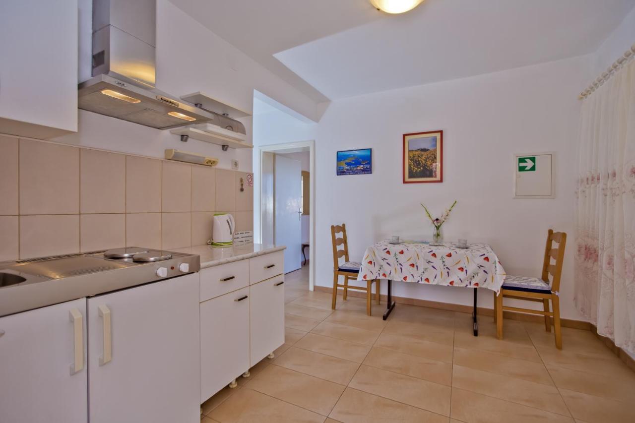 Apartments Hruban Хвар Экстерьер фото